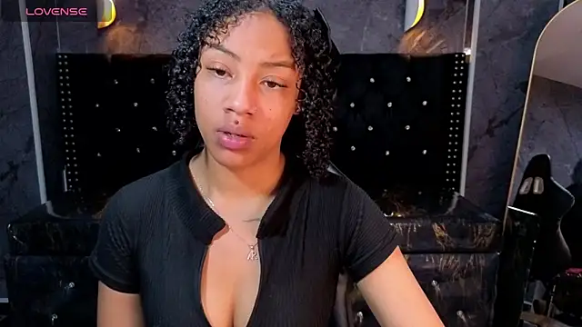 Violeth b online show from May 22, 2026, 1:28 pm