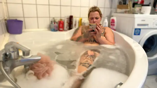 Snapshot of elina_may chatting on December 9, 2024, 11:26 am elina may online show from December 9, 2024, 11:26 am