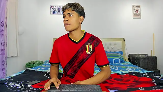 Snapshot of dafnezahiraa_ chatting on January 4, 2025, 3:07 am dafnezahiraa  online show from January 4, 2025, 3:07 am