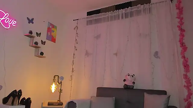 Snapshot of Alaia_Love77 chatting on January 28, 2025, 9:40 pm Alaia Love77 online show from January 28, 2025, 9:40 pm