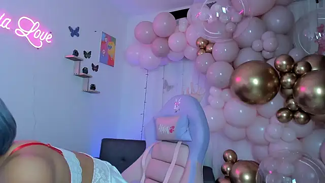 Snapshot of Alaia_Love77 chatting on February 8, 2025, 3:52 am Alaia Love77 online show from February 8, 2025, 3:52 am