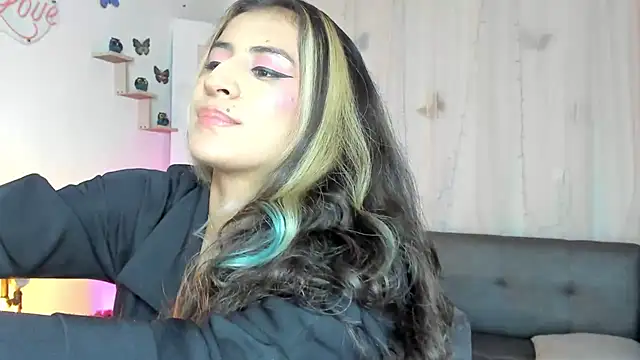 Snapshot of Alaia_Love77 chatting on March 15, 2025, 9:49 pm Alaia Love77 online show from March 15, 2025, 9:49 pm