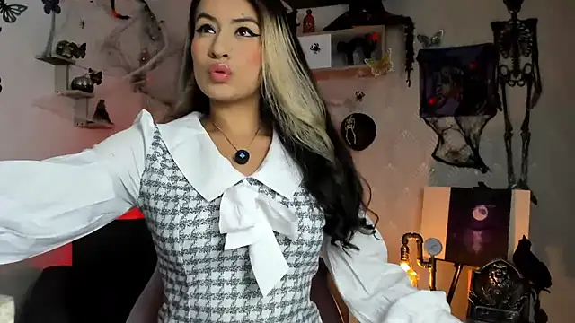 Snapshot of Alaia_Love77 chatting on October 17, 2025, 10:12 pm Alaia Love77 online show from October 17, 2025, 10:12 pm