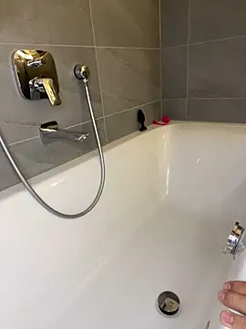 Snapshot of Sissy-Bee chatting on January 17, 2025, 7:27 pm Sissy-Bee online show from January 17, 2025, 7:27 pm