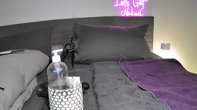 Snapshot of Sissy-Bee chatting on October 28, 2025, 7:05 pm Sissy-Bee online show from October 28, 2025, 7:05 pm