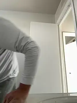 Snapshot of elamante03 chatting on December 18, 2024, 6:35 pm elamante03 online show from December 18, 2024, 6:35 pm