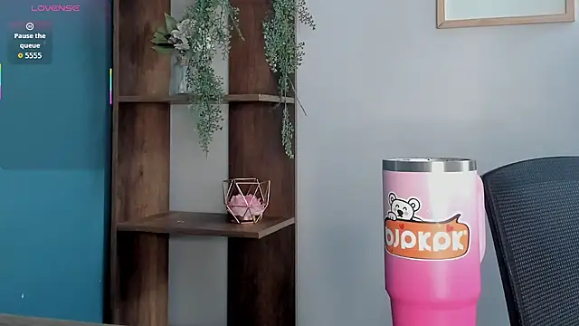 Lana-Gross online show from February 13, 2026, 3:52 pm