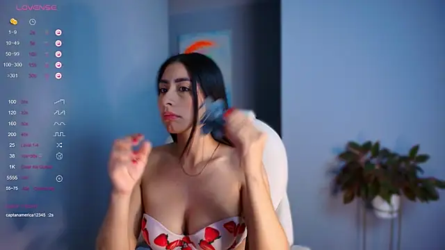 auroracaruso11 online show from December 3, 2024, 11:22 am