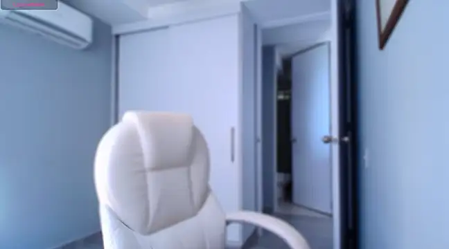 auroracaruso11 online show from January 11, 2025, 4:03 pm