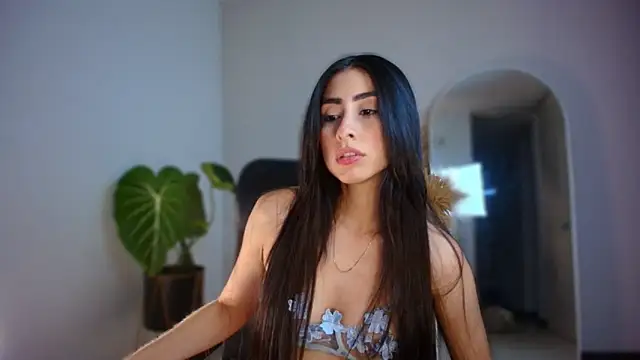 auroracaruso11 online show from November 23, 2025, 9:25 pm