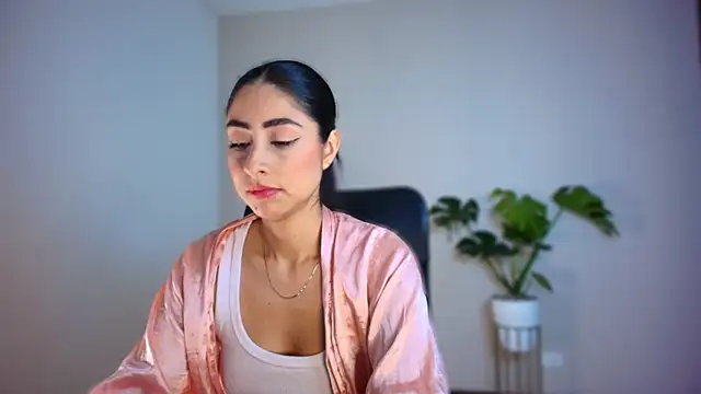 auroracaruso11 online show from January 14, 2026, 12:00 pm