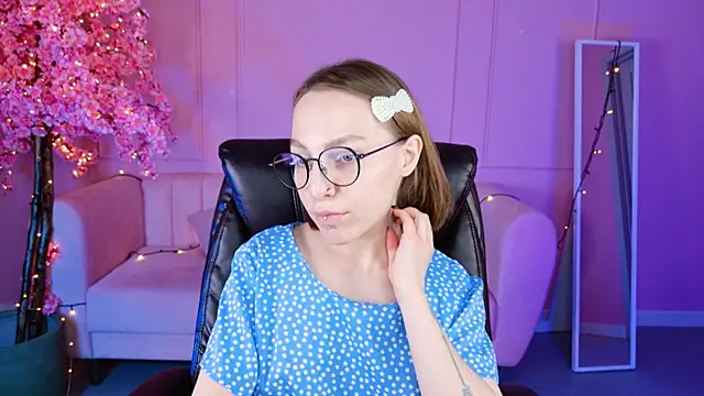 AphexQueen online show from January 19, 2025, 1:22 pm