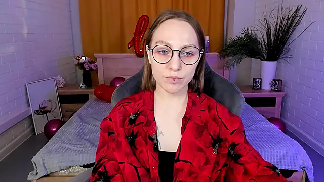 AphexQueen online show from February 12, 2025, 4:11 pm