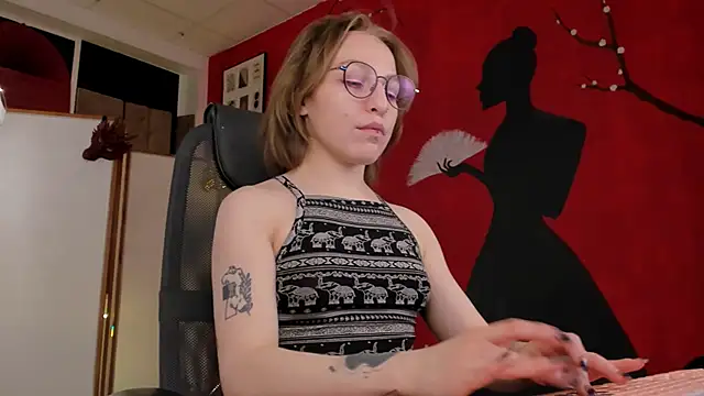 AphexQueen online show from February 18, 2025, 12:28 pm