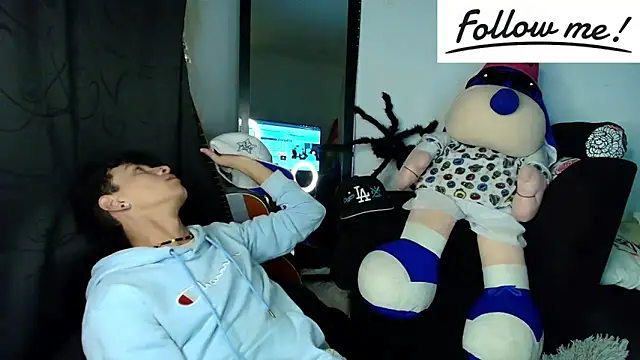Snapshot of twink_sebas_ chatting on December 11, 2024, 4:39 am twink sebas  online show from December 11, 2024, 4:39 am