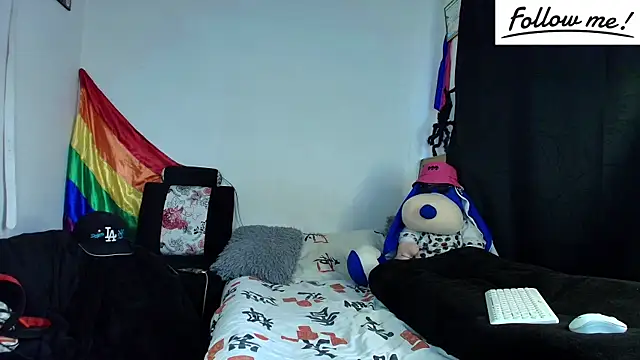Snapshot of twink_sebas_ chatting on December 14, 2024, 12:01 pm twink sebas  online show from December 14, 2024, 12:01 pm
