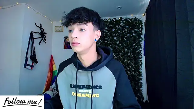 Snapshot of twink_sebas_ chatting on January 20, 2025, 4:55 pm twink sebas  online show from January 20, 2025, 4:55 pm