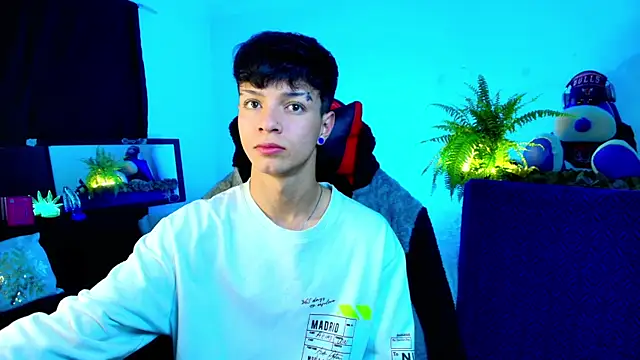 Snapshot of twink_sebas_ chatting on October 8, 2025, 4:43 am twink sebas  online show from October 8, 2025, 4:43 am