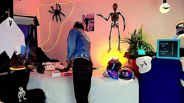 Snapshot of twink_sebas_ chatting on October 21, 2025, 4:57 am twink sebas  online show from October 21, 2025, 4:57 am