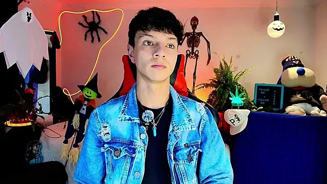 Snapshot of twink_sebas_ chatting on October 22, 2025, 1:06 am twink sebas  online show from October 22, 2025, 1:06 am