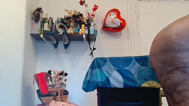 xTALLSEXYBUMx online show from June 30, 2026, 5:41 am