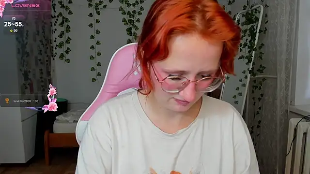 KrisTyBooBsin online show from October 1, 2025, 8:42 am