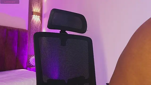 Emy leon online show from February 12, 2026, 7:20 pm