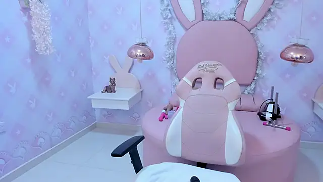 Saraa Skinny online show from December 12, 2024, 2:33 pm