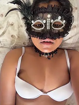 Bella Luna18 online show from February 9, 2026, 9:08 pm