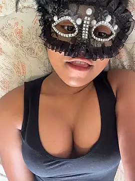 Bella Luna18 online show from February 13, 2026, 6:59 pm