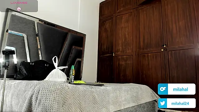 MilaHal  online show from January 9, 2026, 7:15 pm