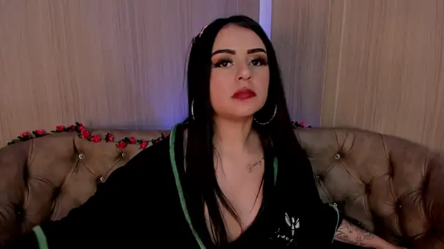 Snapshot of SoffiQueen chatting on February 1, 2025, 1:44 am SoffiQueen online show from February 1, 2025, 1:44 am