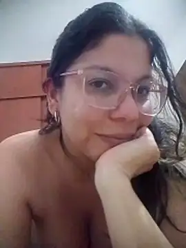 Snapshot of Carliina_Soussa chatting on April 24, 2026, 12:02 am Carliina Soussa online show from April 24, 2026, 12:02 am