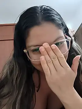 Snapshot of Carliina_Soussa chatting on July 1, 2026, 11:59 pm Carliina Soussa online show from July 1, 2026, 11:59 pm
