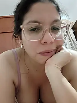 Snapshot of Carliina_Soussa chatting on July 16, 2026, 12:27 am Carliina Soussa online show from July 16, 2026, 12:27 am