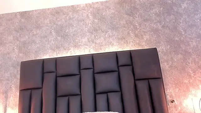 laura smith33 online show from March 13, 2025, 2:33 pm