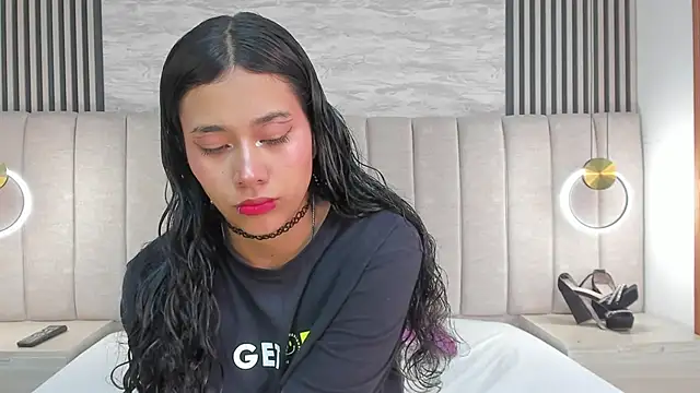 laura smith33 online show from October 6, 2025, 2:58 pm