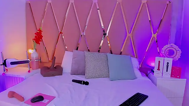 madyjames online show from July 21, 2026, 1:24 pm