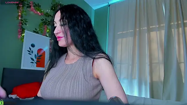 Margaret Clark  online show from April 13, 2026, 11:27 am