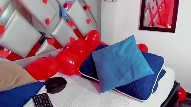 Snapshot of Nahomi-Hill chatting on February 13, 2025, 9:17 pm Nahomi-Hill online show from February 13, 2025, 9:17 pm