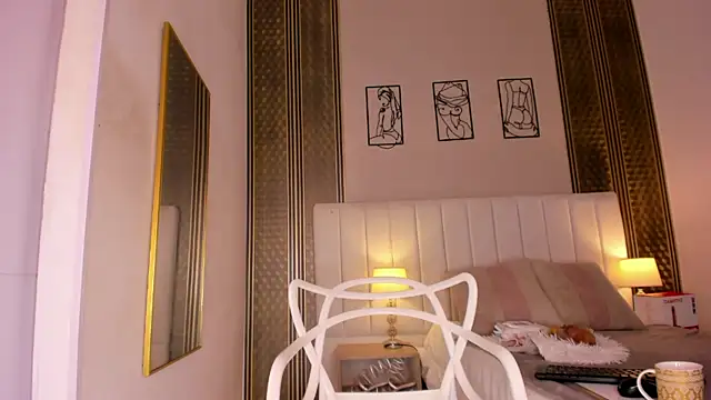 zoe sky  online show from April 17, 2026, 11:35 am