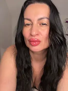 Helena7077 online show from April 15, 2026, 10:21 pm