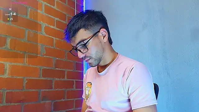 Leandro valenzuela online show from November 25, 2025, 7:47 pm