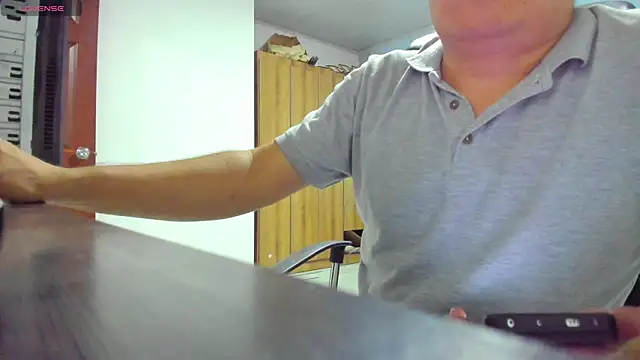 Snapshot of Jhonatan_Morales_S chatting on December 21, 2024, 2:52 am Jhonatan Morales S online show from December 21, 2024, 2:52 am