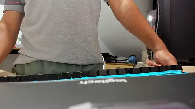 Snapshot of Jhonatan_Morales_S chatting on October 14, 2025, 5:41 am Jhonatan Morales S online show from October 14, 2025, 5:41 am