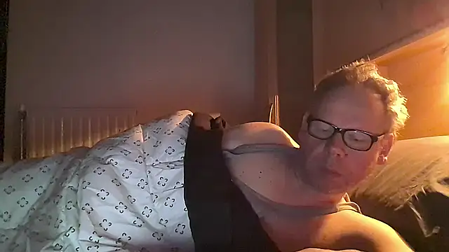 kinkyslet8 online show from March 4, 2026, 5:57 am