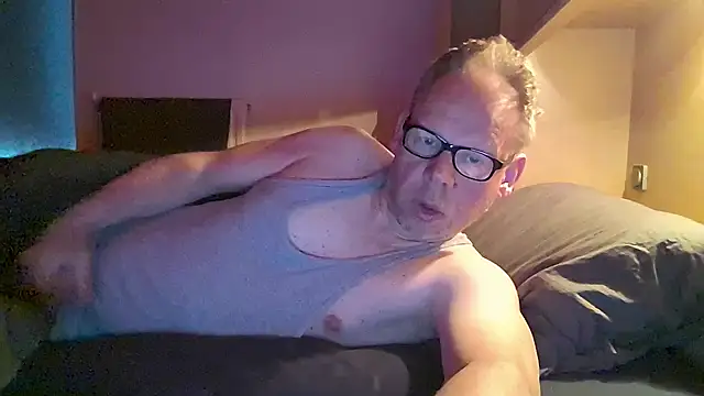 kinkyslet8 online show from May 3, 2026, 6:30 am