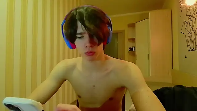 gayGamogey online show from March 18, 2025, 8:37 pm