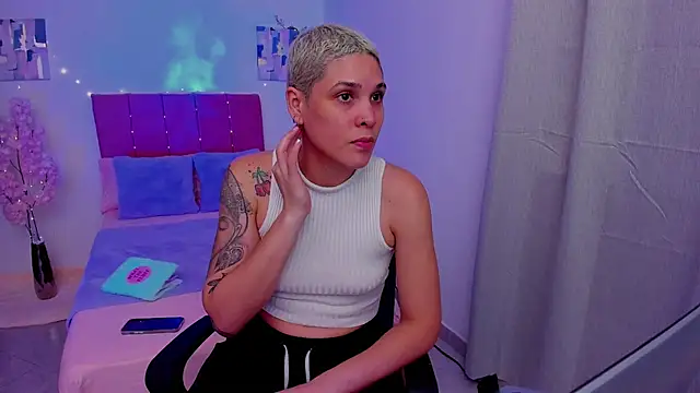 Snapshot of Charlee_pink chatting on September 22, 2025, 12:45 am Charlee pink online show from September 22, 2025, 12:45 am