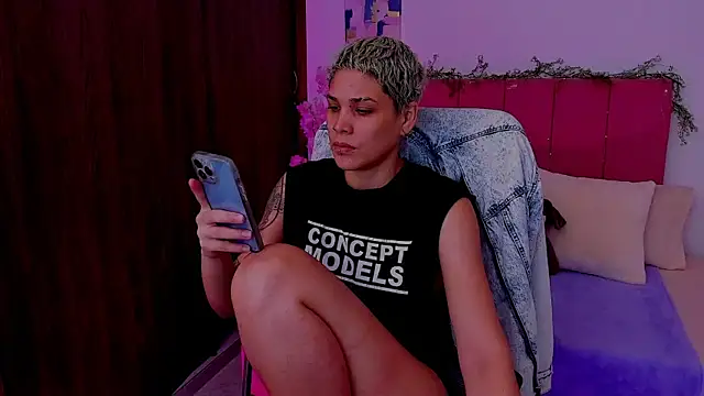 Snapshot of Charlee_pink chatting on October 17, 2025, 7:16 pm Charlee pink online show from October 17, 2025, 7:16 pm